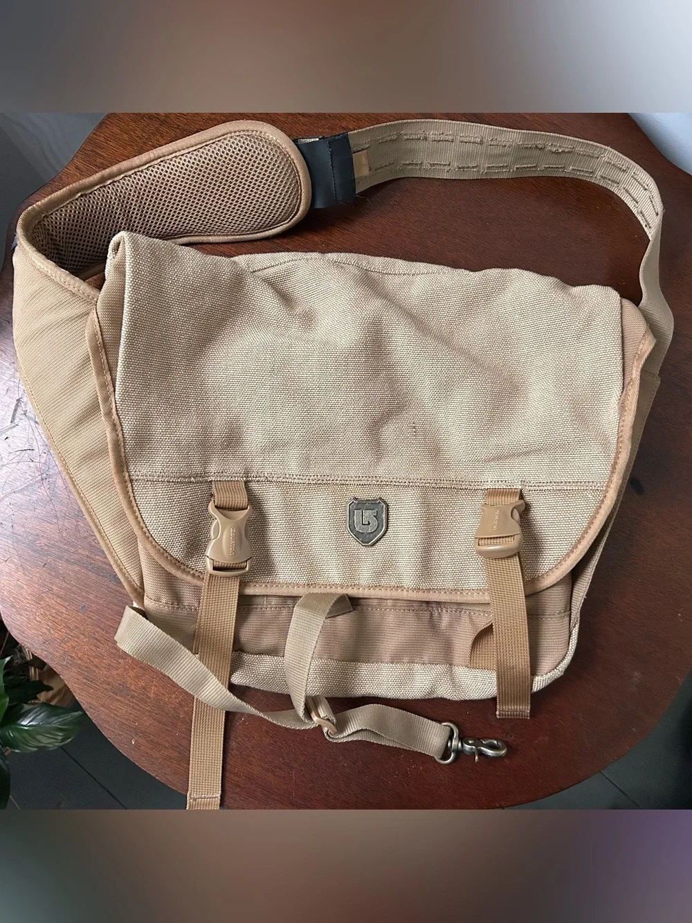 Burton Tan Canvas Messenger Bag Laptop Shoulder Strap Khaki Beige Y2K Buckle